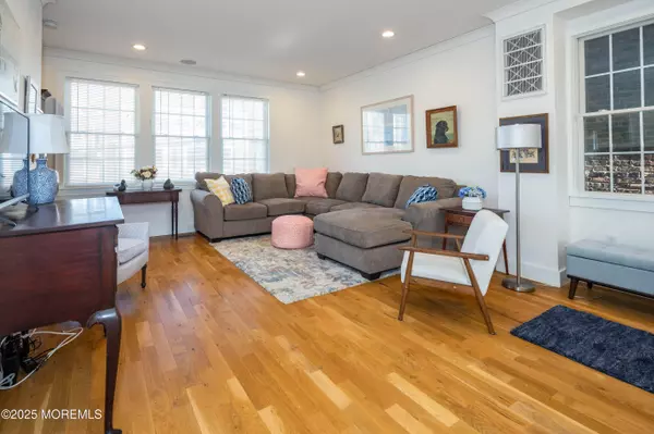 Sea Bright, NJ 07760,6 New Street