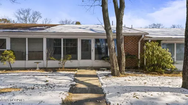 828 Balmoral Court, Lakewood, NJ 08701