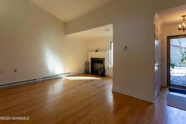 Red Bank, NJ 07701,82 Berkshire Court