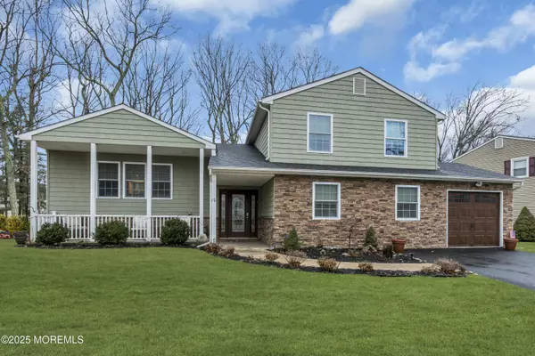 Howell, NJ 07731,16 Glen Arden Drive