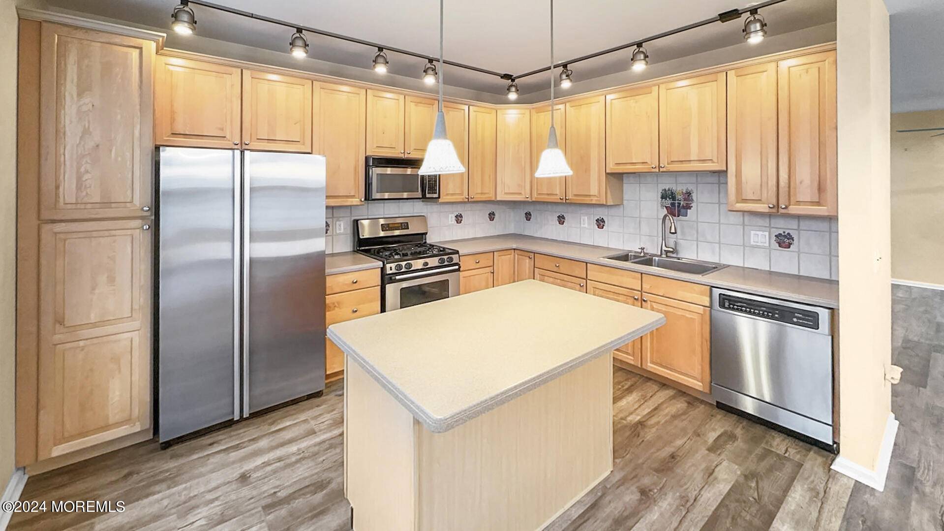 Manalapan, NJ 07726,341 St Andrews Place