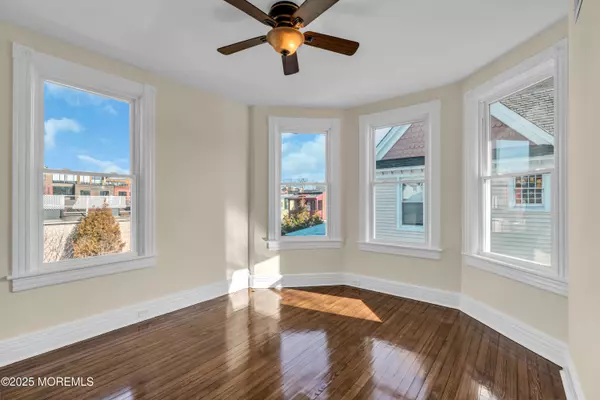 Red Bank, NJ 07701,132 Oakland Street