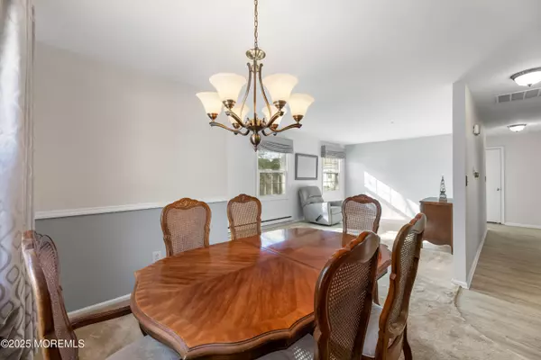 Freehold, NJ 07728,120 Muhlen Platz #F