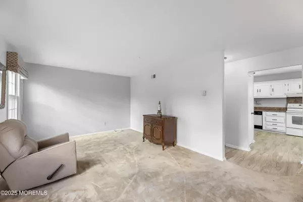 Freehold, NJ 07728,120 Muhlen Platz #F