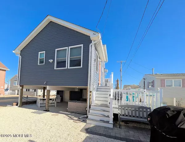 Lavallette, NJ 08735,109 W Bonita Way