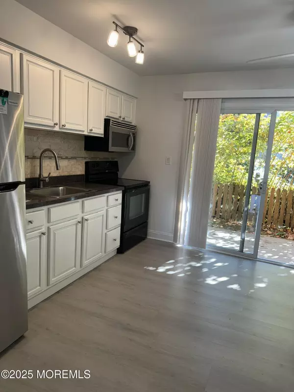 Atlantic Highlands, NJ 07716,96 East Avenue #19