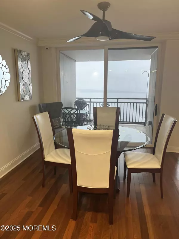 Highlands, NJ 07732,1 Scenic Drive #1009