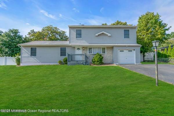 39 Arlyn Drive, Howell, NJ 07731