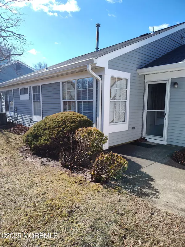Manchester, NJ 08759,1130 Thornbury Lane #B