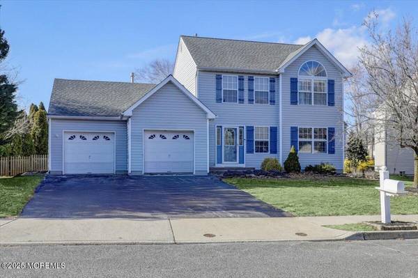 10 Crater Lake Road, Howell, NJ 07731