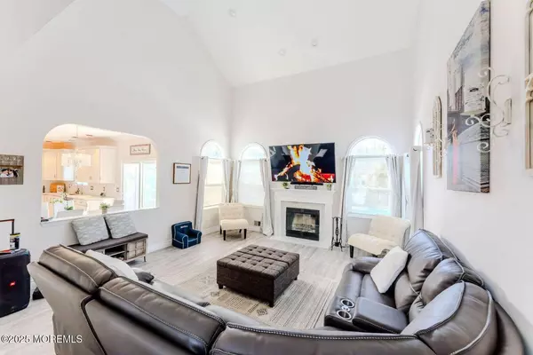 Farmingdale, NJ 07727,39 Johnny Drive