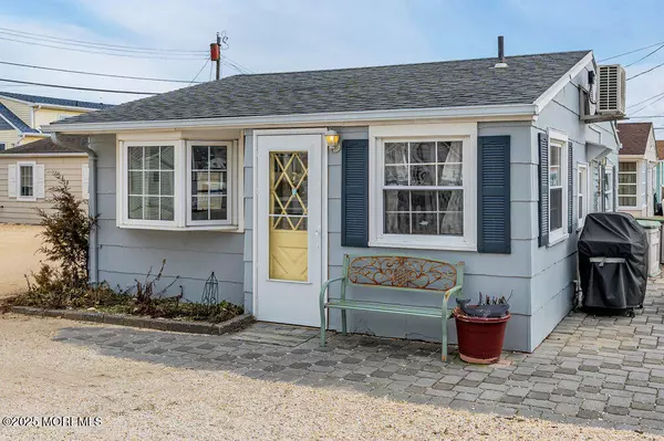 Lavallette, NJ 08735,37 E Penguin Way