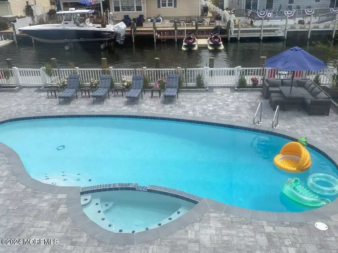 Mantoloking, NJ 08738,288 Periagua Lane