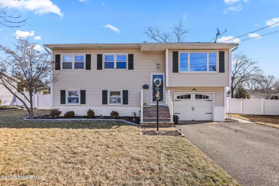 123 Poplar Way, Brick, NJ 08724
