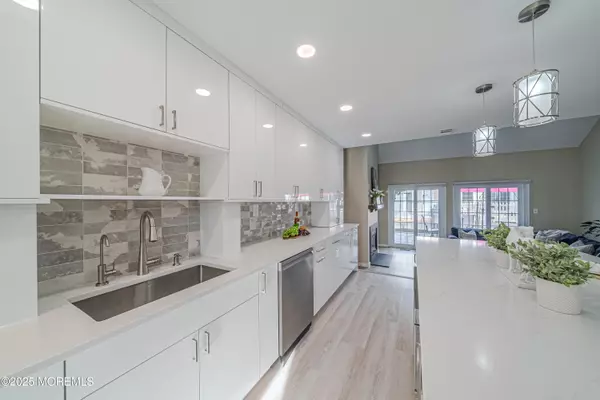 East Windsor, NJ 08520,1 Washington Court