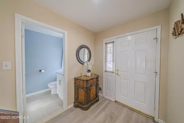 East Windsor, NJ 08520,1 Washington Court