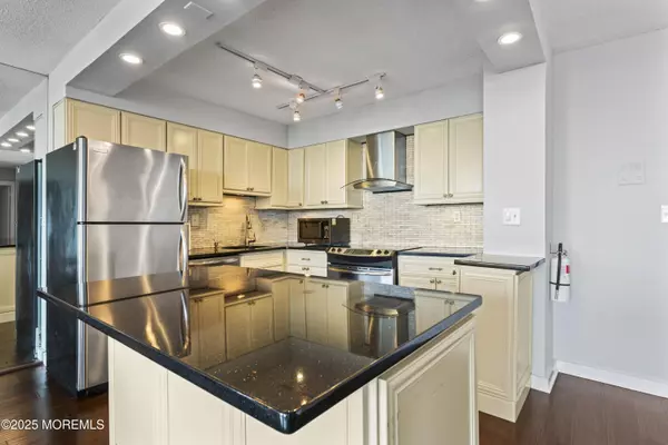 Highlands, NJ 07732,1 Scenic Drive #306