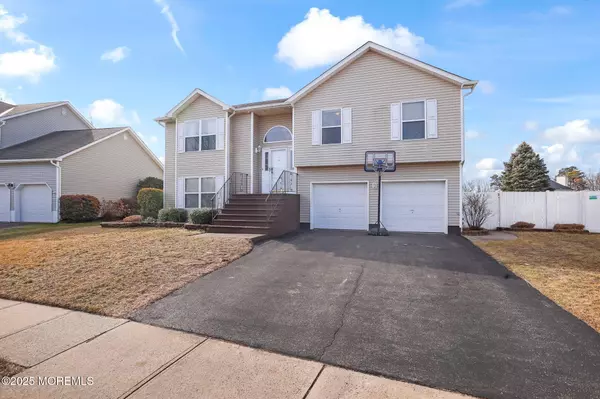 Howell, NJ 07731,10 Deborah Lane