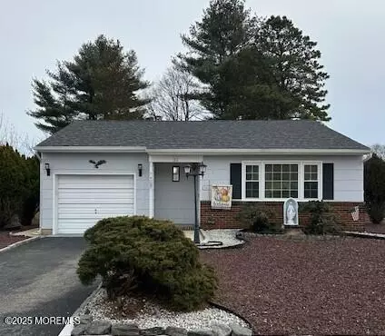 31 Carlisle Road, Toms River, NJ 08757