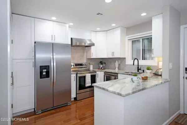 Red Bank, NJ 07701,4 Farmingdale Court