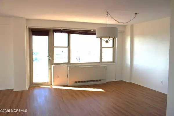 Red Bank, NJ 07701,28 Riverside Avenue #Apt. 9G