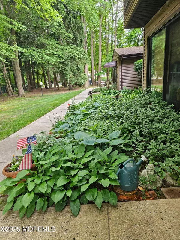 Red Bank, NJ 07701,16 Manchester Court