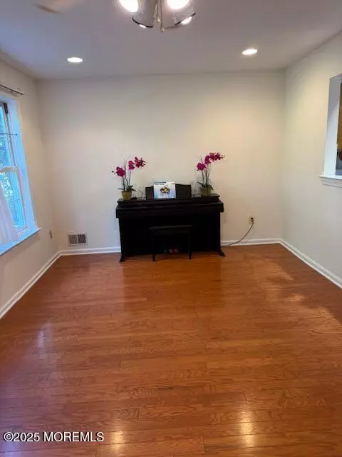 Morganville, NJ 07751,889 Crimson Court