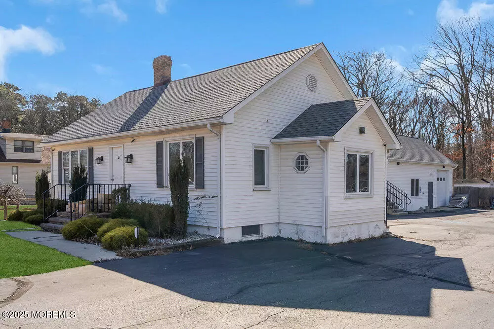 Wall, NJ 07727,5211 State Route 33