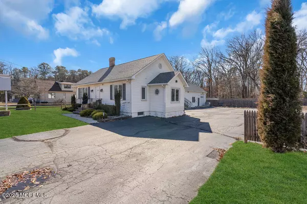 Wall, NJ 07727,5211 State Route 33