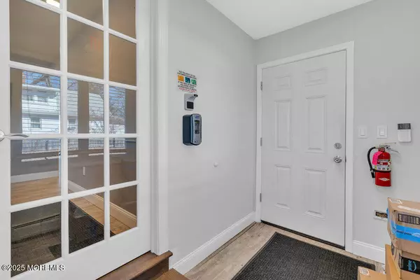 Wall, NJ 07727,5211 State Route 33