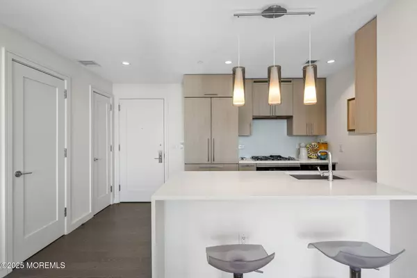 Long Branch, NJ 07740,15 Morris Avenue #618