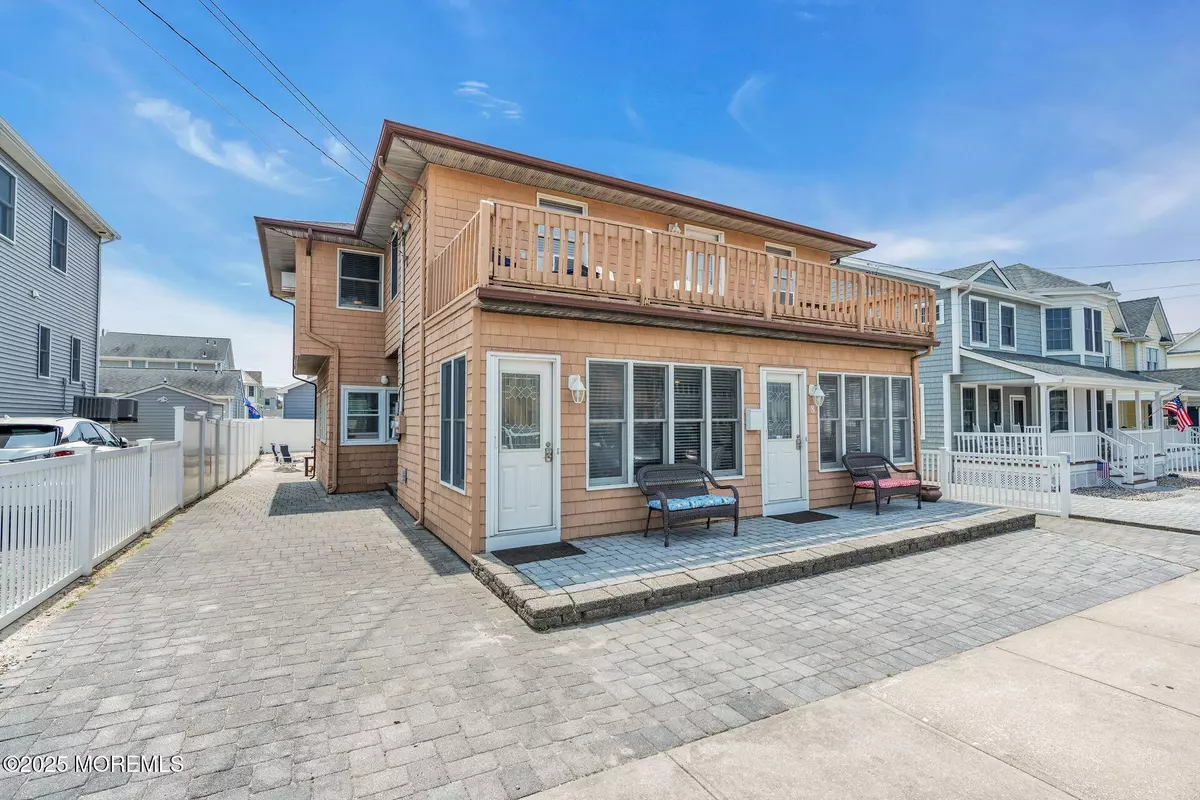 Lavallette, NJ 08735,8 President Avenue
