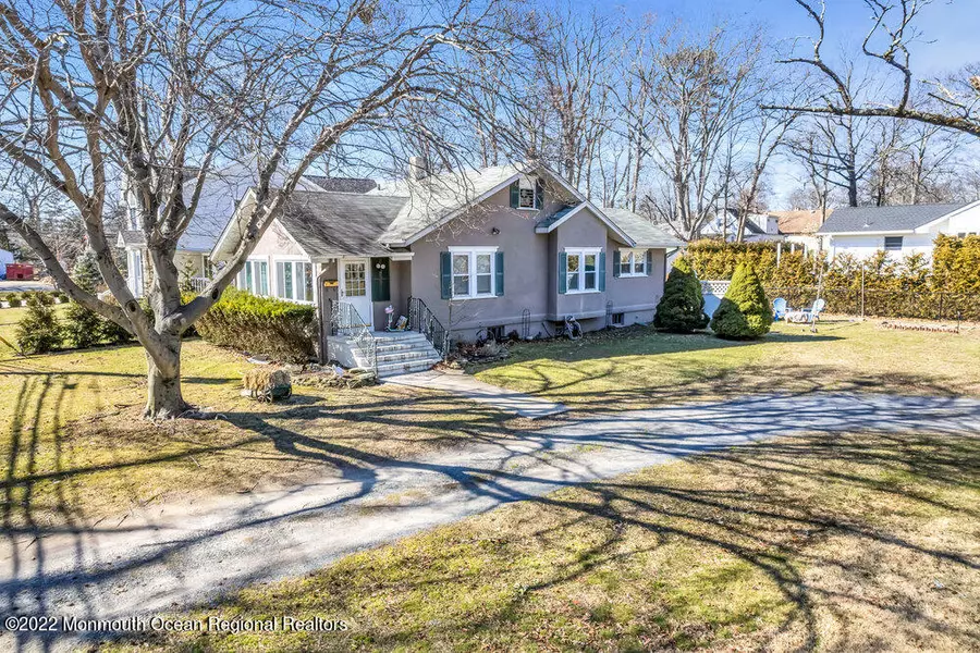 455 Roosevelt Avenue, Oakhurst, NJ 07755