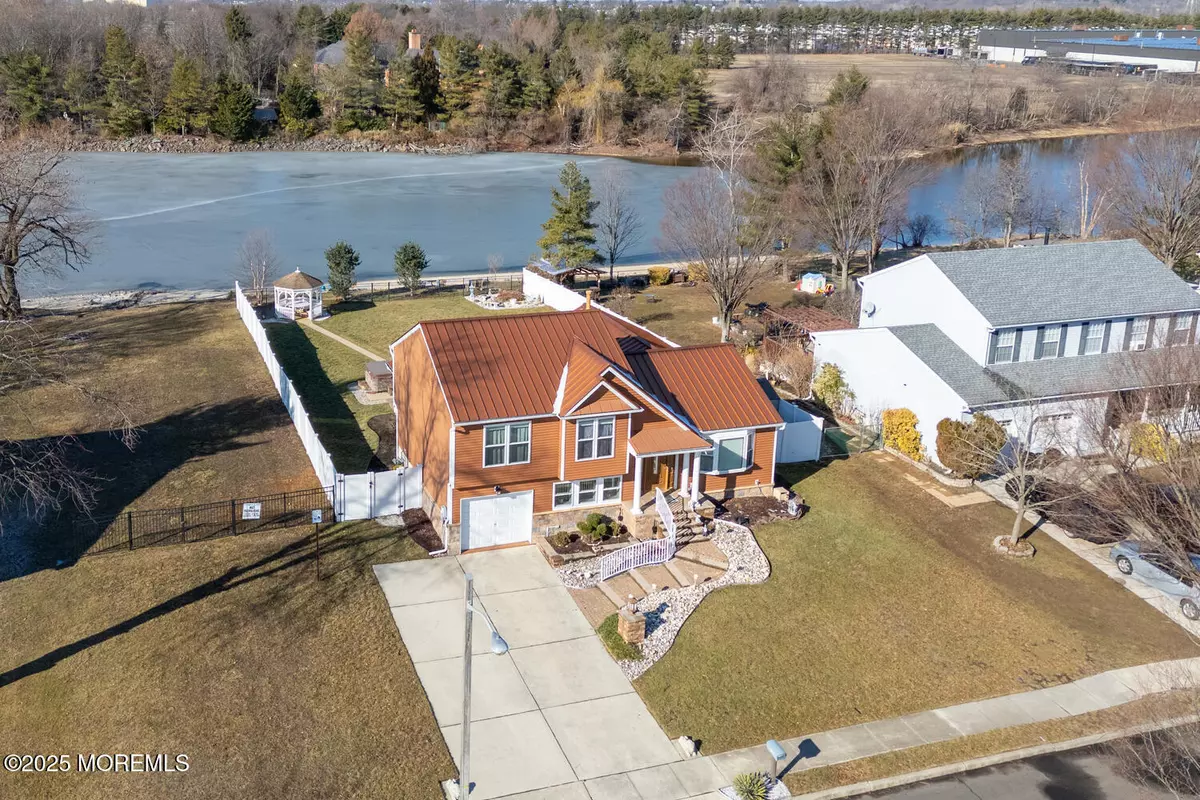 Hamilton, NJ 08619,72 Hamilton Lakes Drive