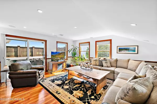 Barnegat Light, NJ 08006,605 Broadway