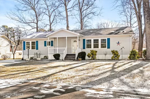 11 Royal Oak Drive, Cream Ridge, NJ 08514