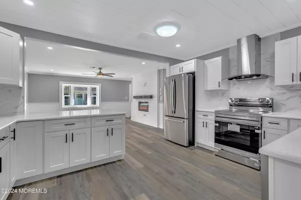 61 Buckingham Drive, Lakewood, NJ 08701