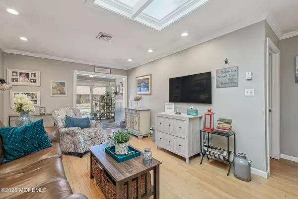 Red Bank, NJ 07701,4 Middlebrook Court