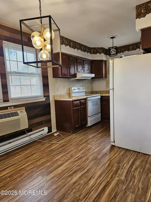 Whiting, NJ 08759,17 Penwood Drive