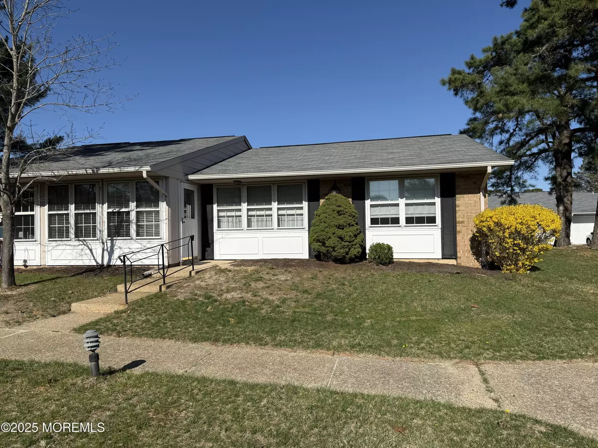 Manchester, NJ 08759,7 Cambridge Circle #B