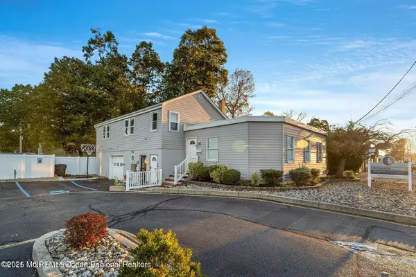 638 Mantoloking Road, Brick, NJ 08723
