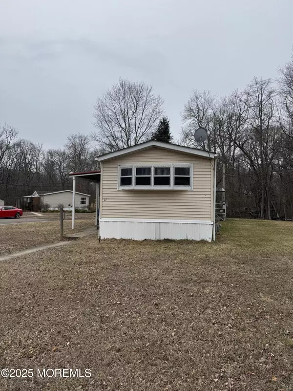 17 Kay Lane,  Howell,  NJ 07731