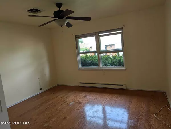 Lakewood, NJ 08701,315 Coventry Court