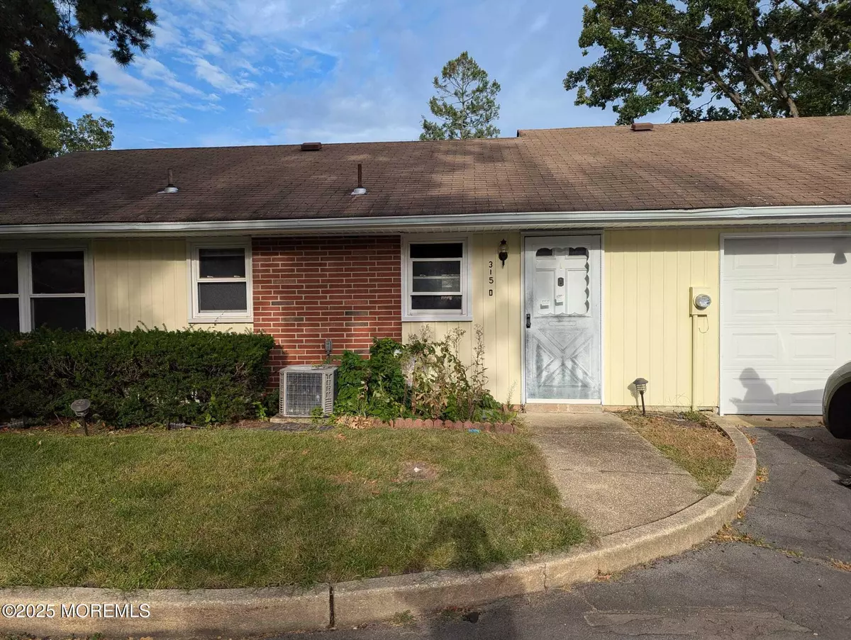 Lakewood, NJ 08701,315 Coventry Court