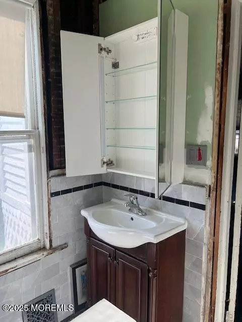 Red Bank, NJ 07701,65 Washington Street