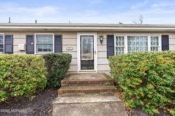 Oakhurst, NJ 07755,716 Dow Avenue