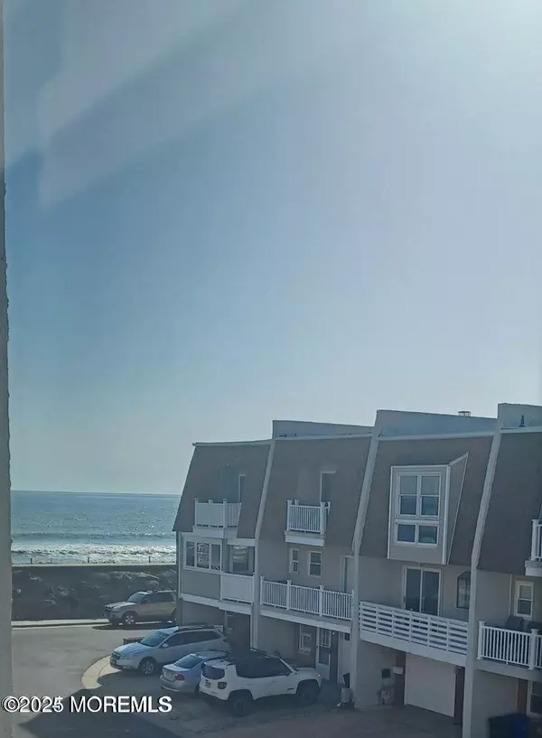 Sea Bright, NJ 07760,9 Sandpiper Lane