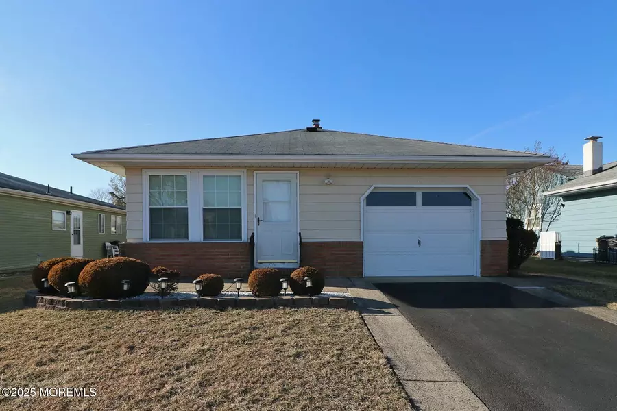 64 Puerto Vallarta Street, Toms River, NJ 08757