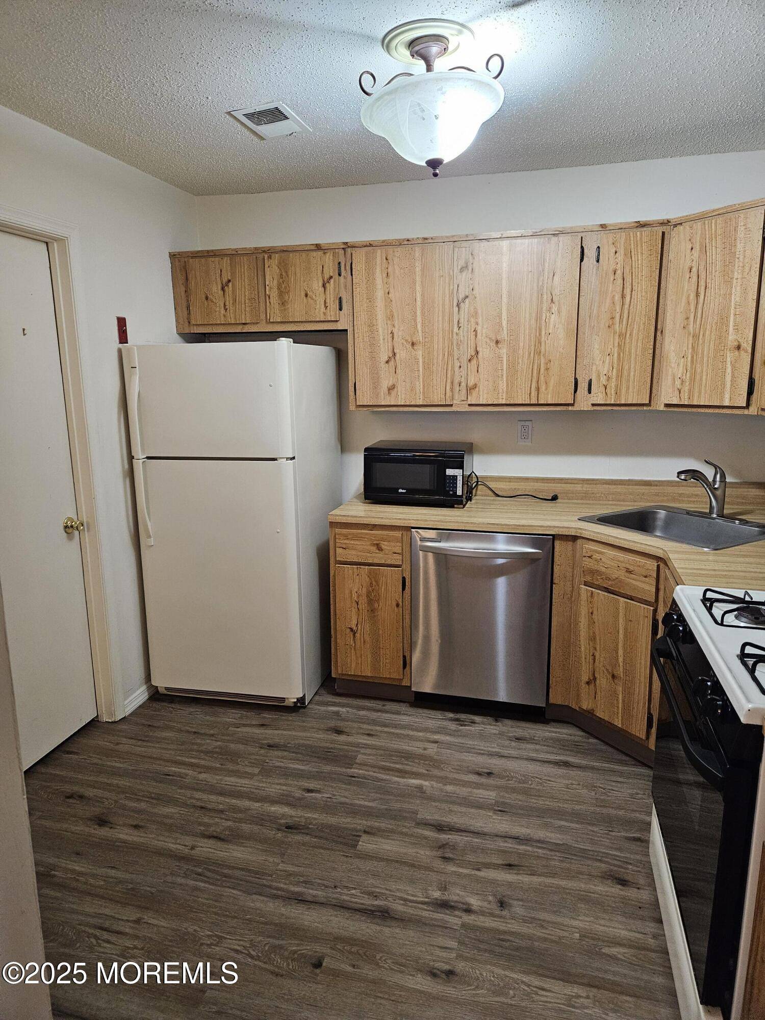 Tinton Falls, NJ 07724,38 Frontier Way