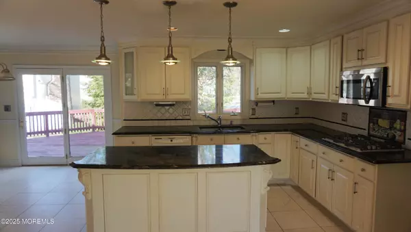 Manalapan, NJ 07726,1 Richard Court